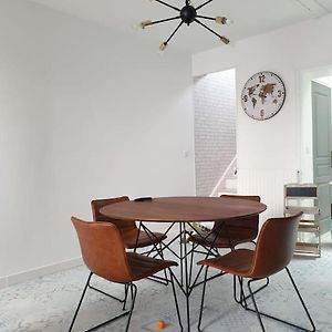 Appartement à 2 Chambres à Coucher