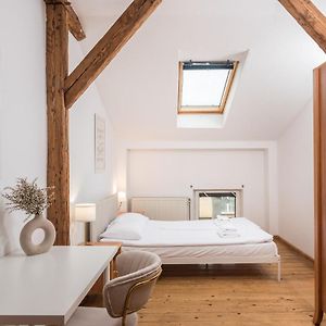 Old Town Loft - 7 Bedroom Apartment - By Upstairs