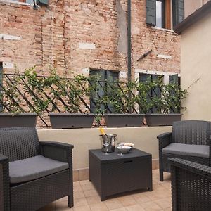 Sant'Aponal Cozy Apartment With Balcony R&R