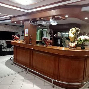 Kingfisher House And Bar