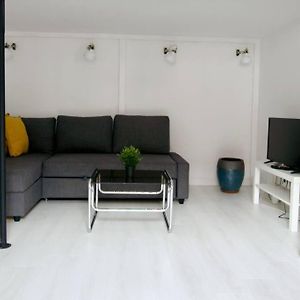 Standard Apartment By Hi5- Tolnai Lajos Apartment