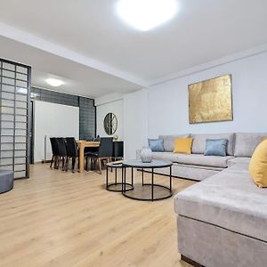 Appartement à 3 Chambres à Coucher