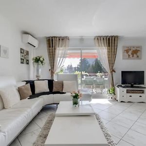 Appartement à 2 Chambres à Coucher