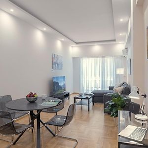 Amazing Apartment Near Metro Station!