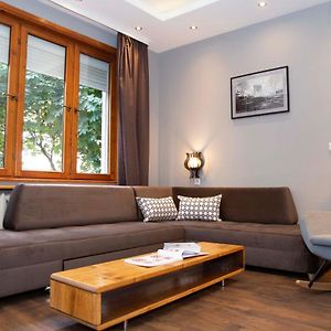 Central Sofia 3-Bedroom Apartment - Urban Art Gallery - Free Parking!