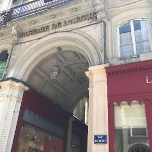 Calm Lyon Studio 4 People Jacobins-Bellecour
