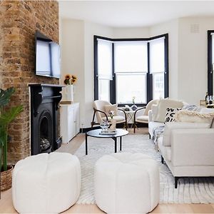 The Battersea Crib - Dazzling 3Bdr Flat With Garden