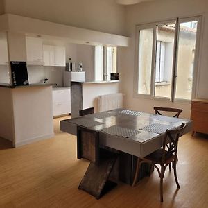 Appartement à 2 Chambres à Coucher