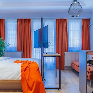 Marcian'S Column Hotel - Orange And Blue