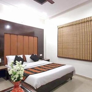 Fabhotel Station 3