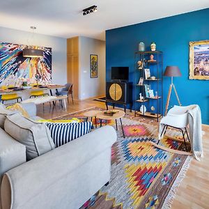 Stylish And Colorful Apartment With Balcony