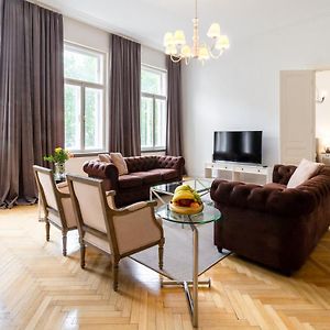 Appartement à 3 Chambres à Coucher
