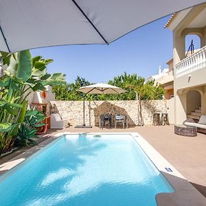 Villa à 3 Chambres à Coucher