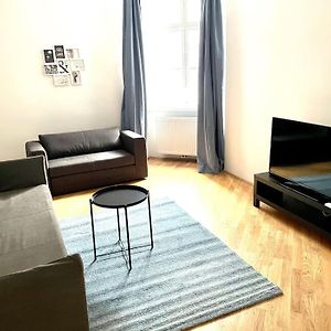 Brand New & Spacious Apartment In The City Centre