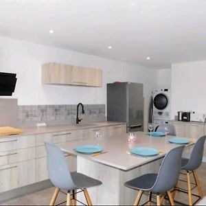 Appartement à 3 Chambres à Coucher