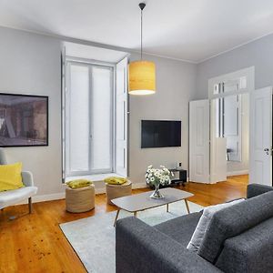 Appartement à 2 Chambres à Coucher