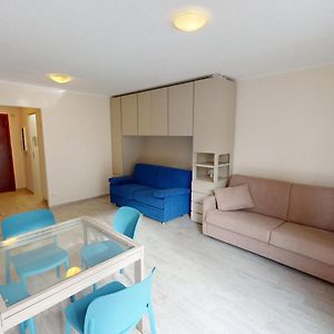 Studio Lit King-Size