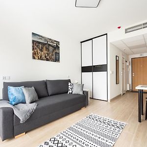 Studio Lit King-Size