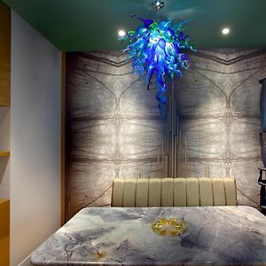 Appartement de Luxe à 2 Chambres à Coucher