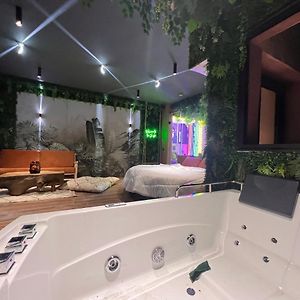 Jungle Au Centre De Marrakech Avec Jacuzzi !