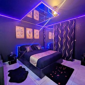 La Gold Room Jacuzzi & Sauna Prive