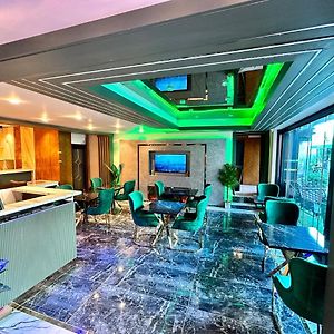 Crowned Plus Hotel