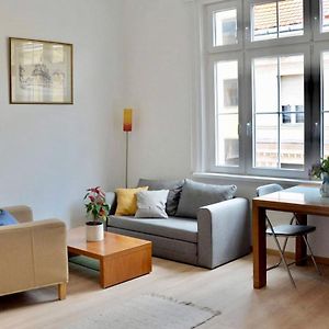 Nick'S Apartment-Spacious, Central And Quiet, By Margit Bridge