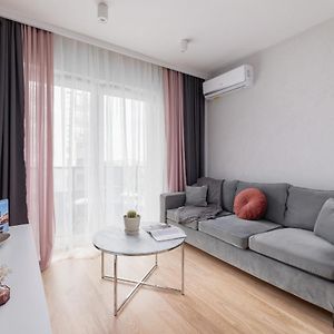 Vetulaniego Apartment With Air Conditioning & Parking By Renters Prestige