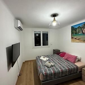 Appartement Climatise Avec Balcon