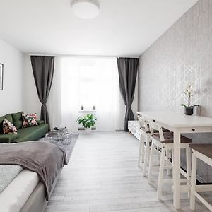Appartement à 2 Chambres à Coucher