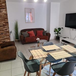 Appartement à 2 Chambres à Coucher