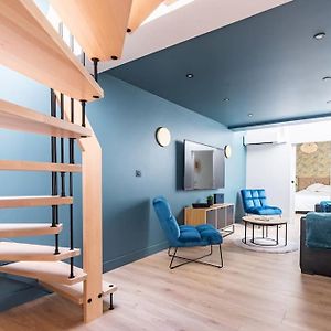 Le Loft Du Parvis : Spacieux, Central & Elegant.
