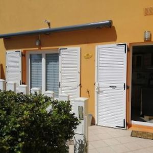 App T2 Entierement Renove En Residence Proche A Pied De La Plage De La Roquille Et De Tous Commerces Parking Prive Gratuit Climatisation Wifi