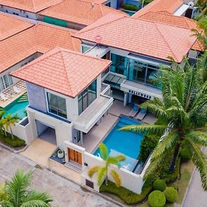 Hollywood Pool Villa Pattaya