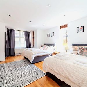 Comfy 2 Bed Apt With Private Garden,Battersea Central Ldn