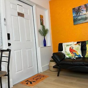 Sleeps 3, Casa Tropical In Miami
