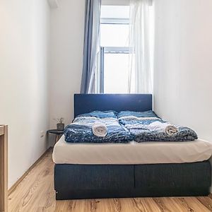 Attractive 1Br And 1 Lr Apt Comfortable Design, Great Location