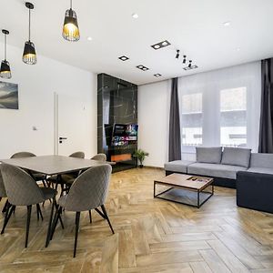 Lion 3Bedroom Apartment In Hear Of City
