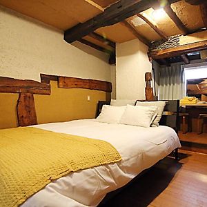 Studio Lit King-Size