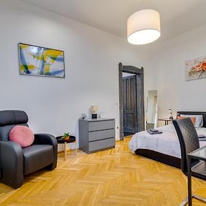 Stylemix Apartment In City Heart