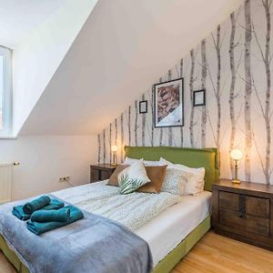 Appartement à 2 Chambres à Coucher