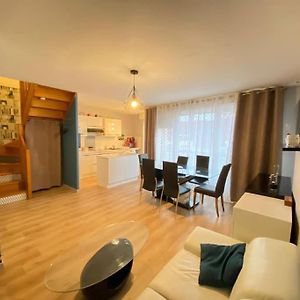 Appartement à 2 Chambres à Coucher