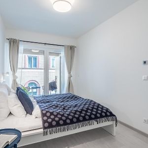Modern Apt In Authentic Central Area