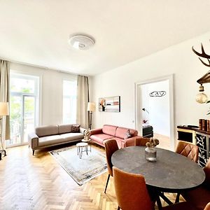 Appartement à 2 Chambres à Coucher