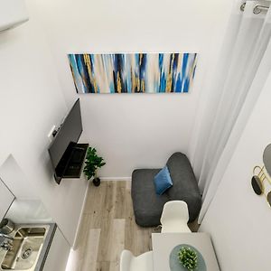 Studio Lit King-Size