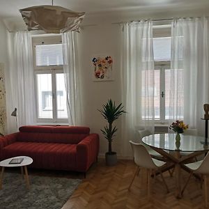 Downtown 3 Bdr Charm - Walk To All Attractions