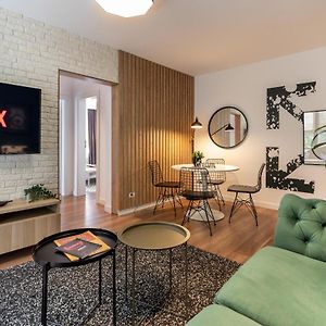 Downtown Retreat: Spacious 2-Br By Unirii Square