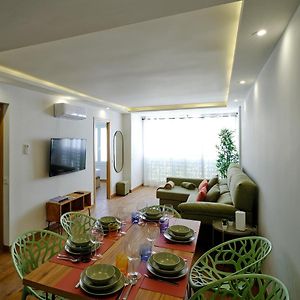 Leo Home- Bright & Centric 3 Bedrooms Apartment With Private Parking Included