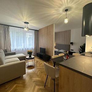 Mki Apartments - Zlota 69 Warsaw City Center Apartment