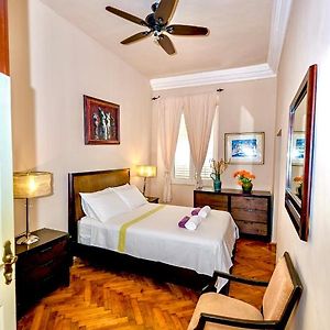 Large Three Bedroom, Center Of Old Town